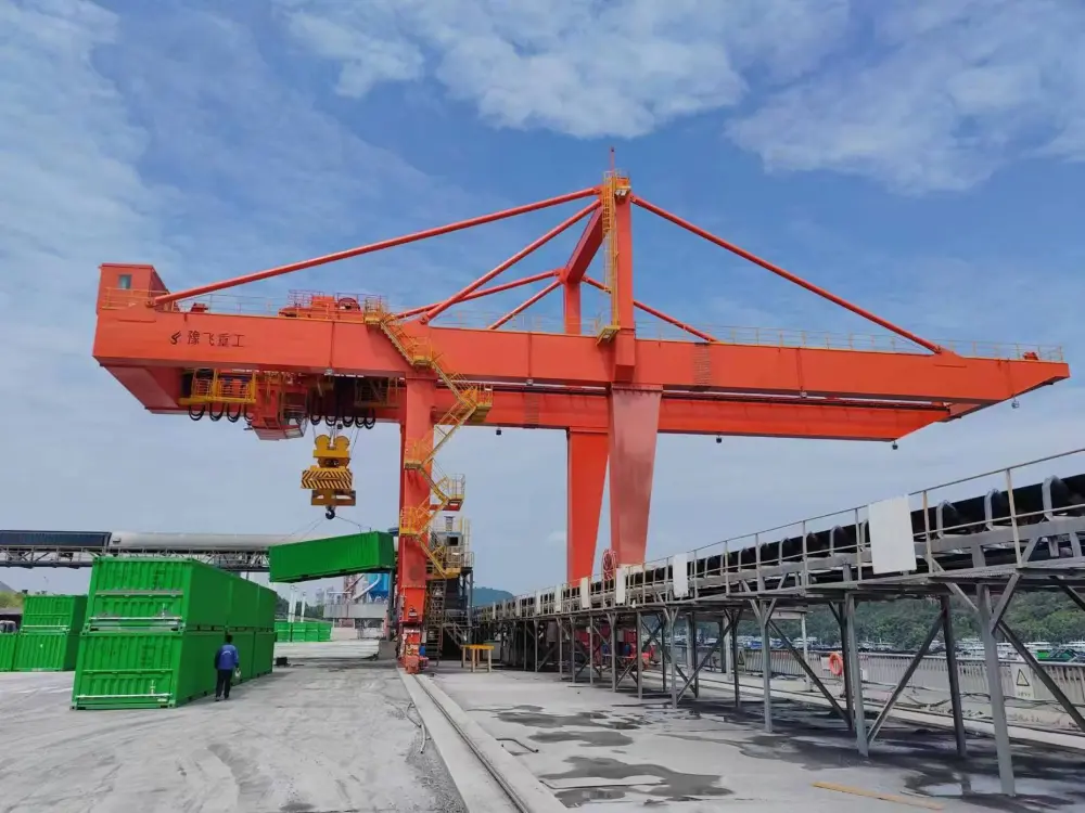 Henan Crane | to help Guangxi port construction, a quayside container crane successfully delivered!