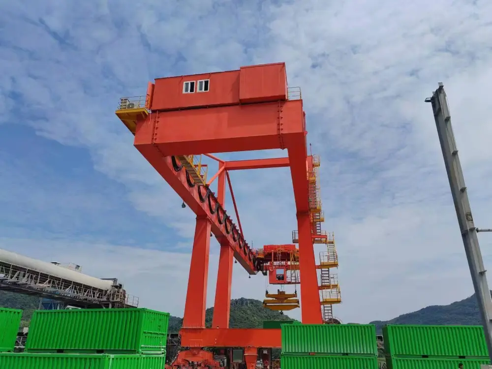 Yufei Heavy Industry Group - Henan crane Co., LTD | to help Guangxi port construction, a quayside container crane successfully delivered!